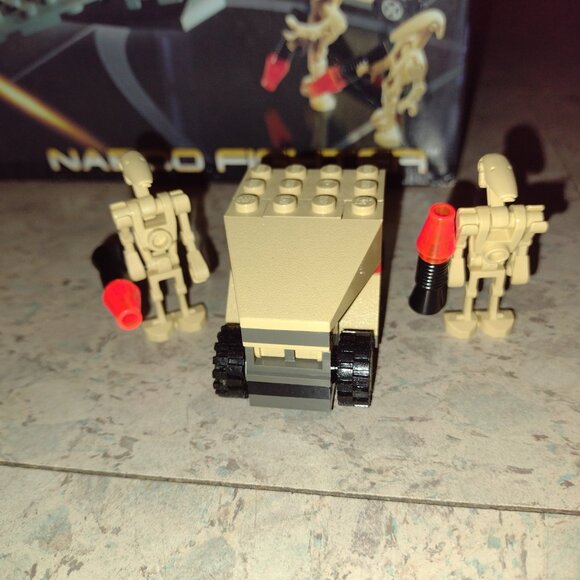 Like New Lego Star Wars Naboo Fighter, R2D2, with original box & instructions - Picture 9 of 13